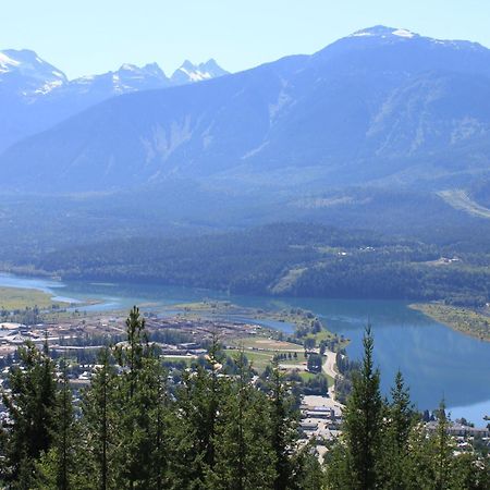 Alpenrose Revelstoke Bed & Breakfast Exterior photo