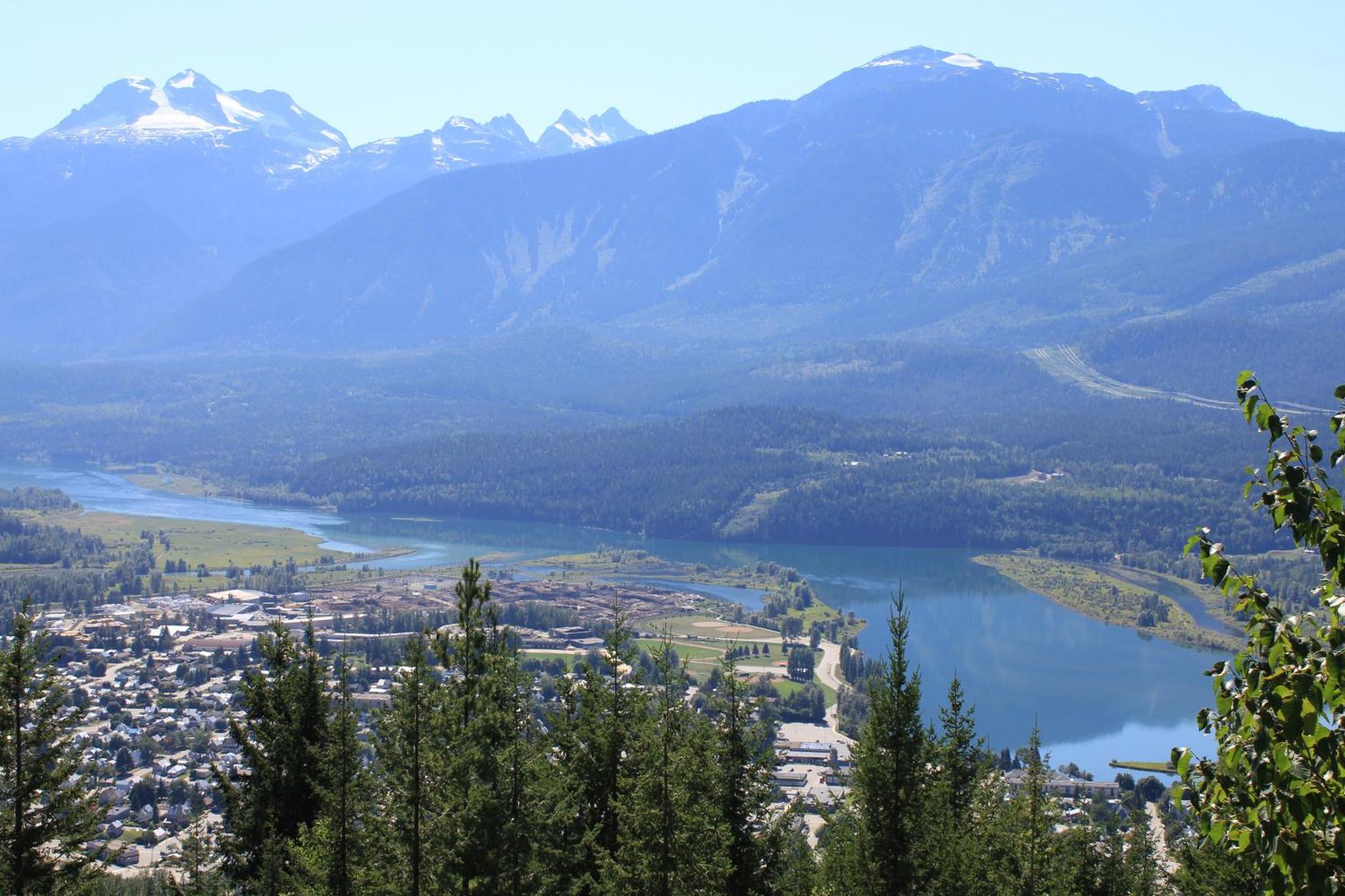 Alpenrose Revelstoke Bed & Breakfast Exterior photo