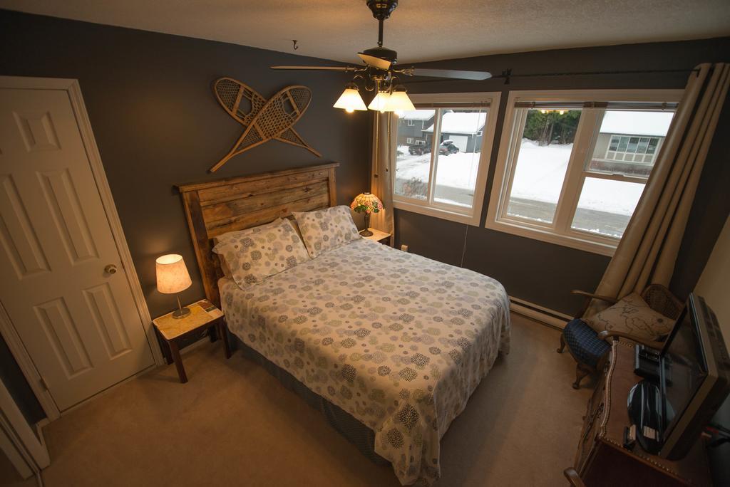 Alpenrose Revelstoke Bed & Breakfast Room photo