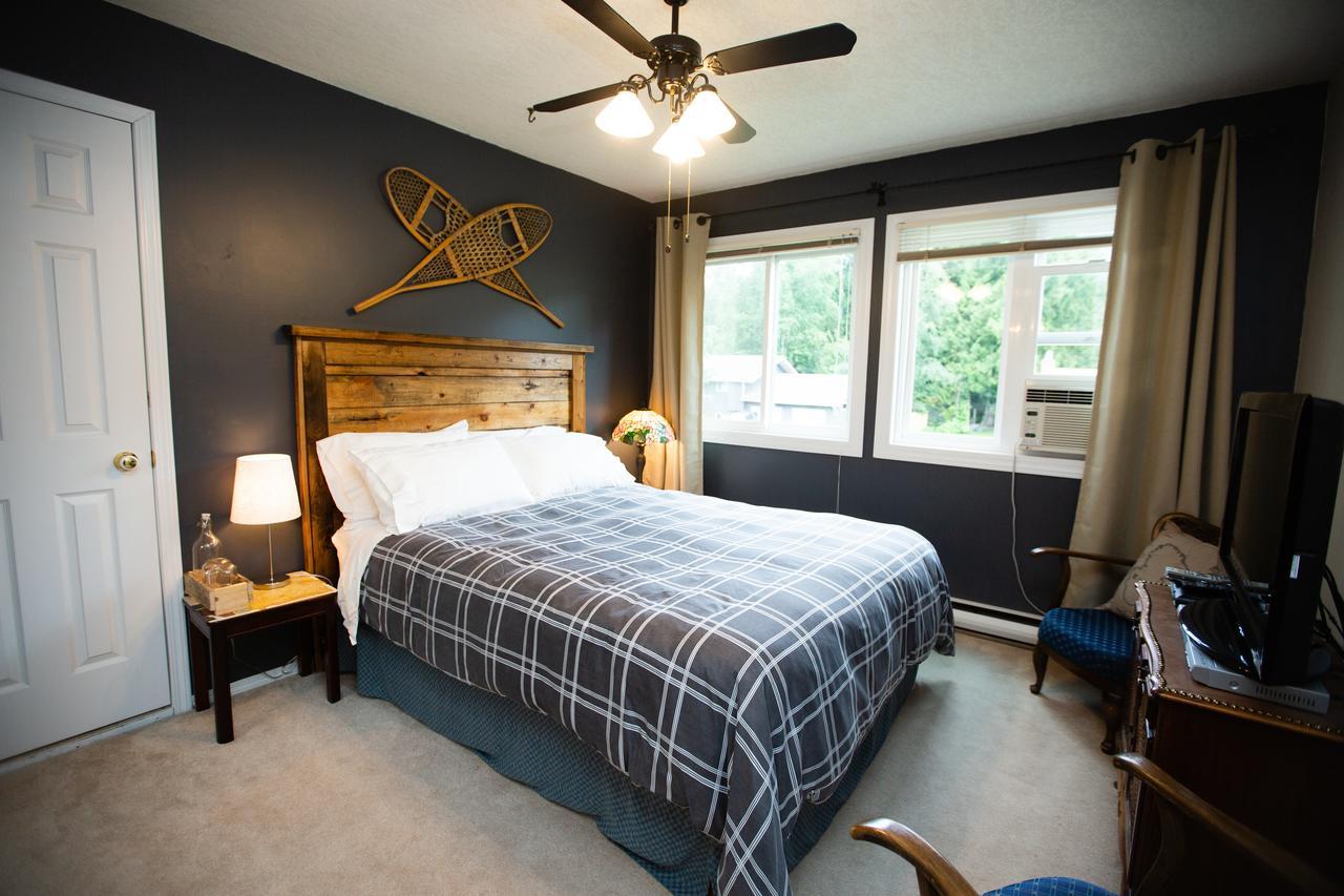 Alpenrose Revelstoke Bed & Breakfast Room photo