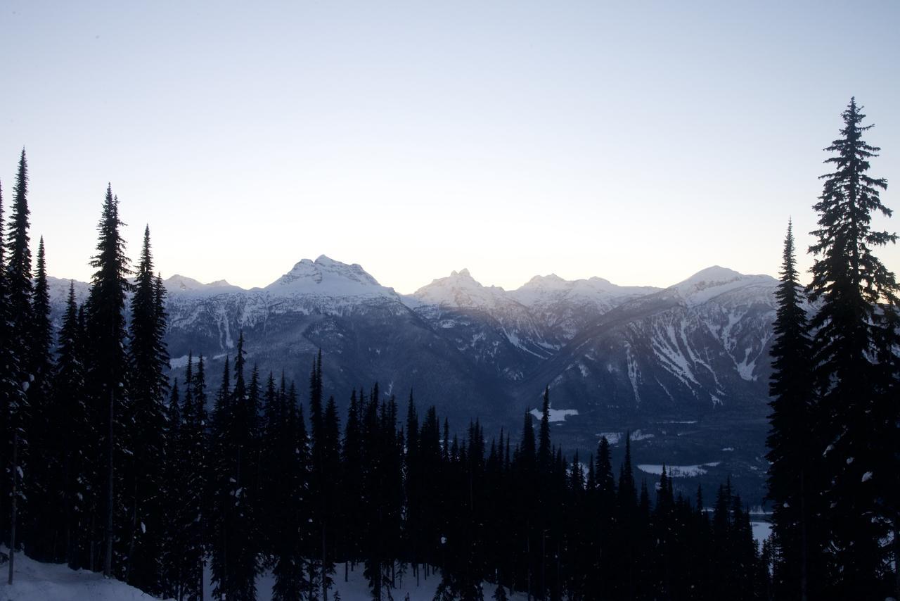 Alpenrose Revelstoke Bed & Breakfast Exterior photo